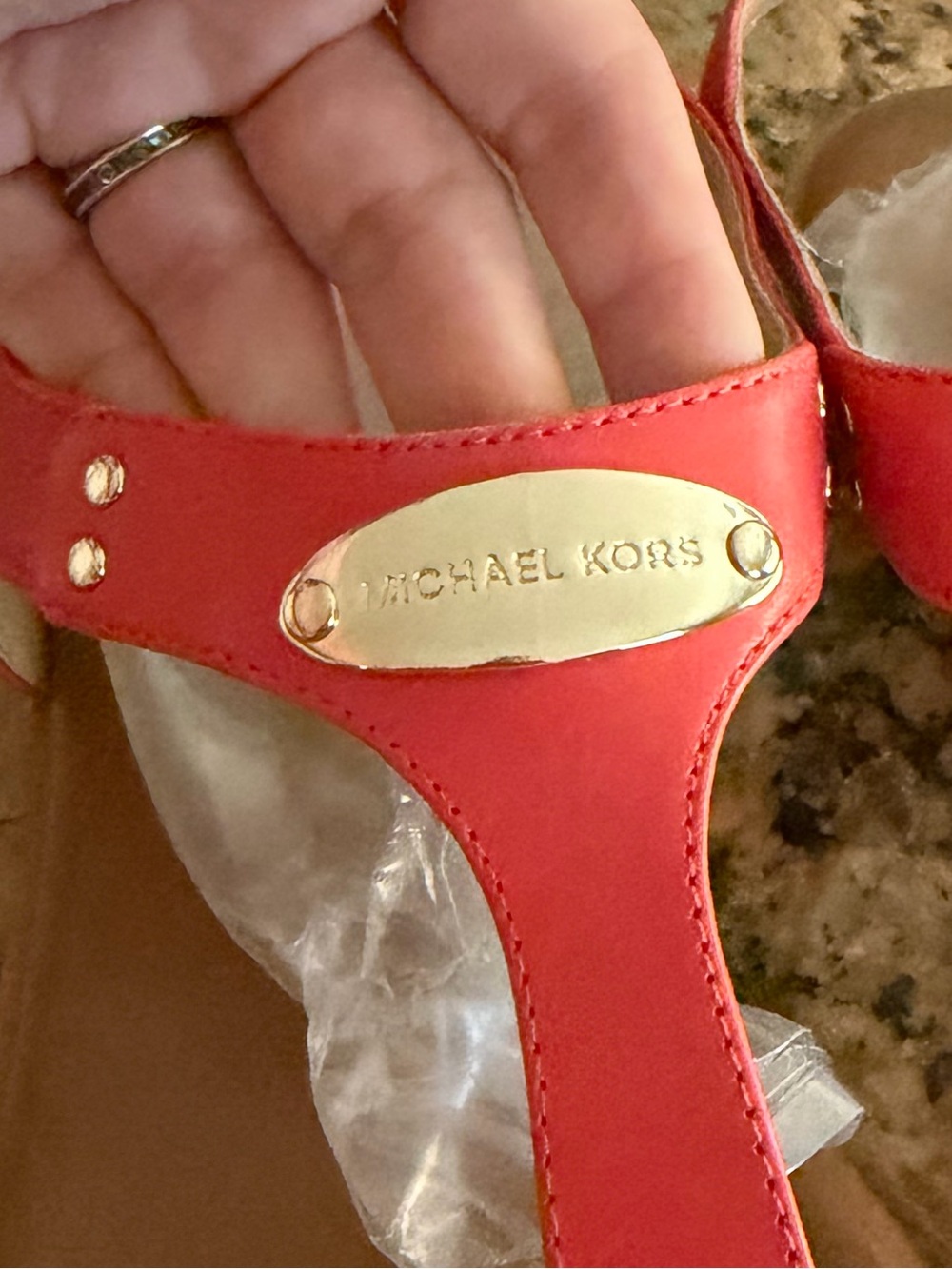 EUC MICHAEL Michael Kors Thong sandal in red size 7 gold plate
